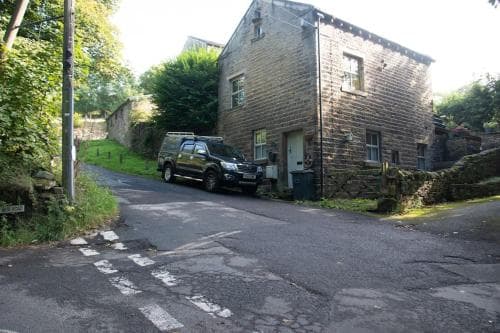 Modern 2 bed in a beautiful location of Holmfirth! Image 3