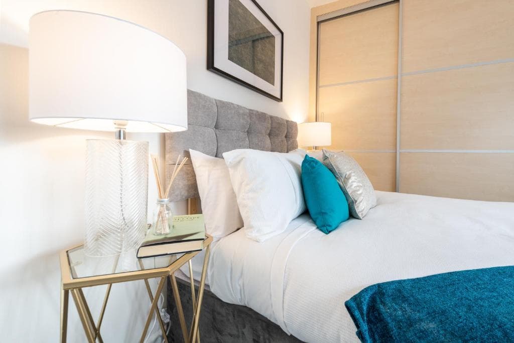 Agbrigg Park View Place - Bright 2-Bed House Image 1