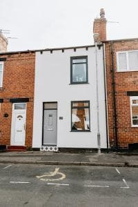 LIQUORICE LODGE - Modern 2 Bed House in Castleford, Yorkshire Image 2