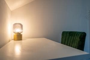 Stylish 3 Bed - Entire House- Near City Ctr & SUFC Image 2