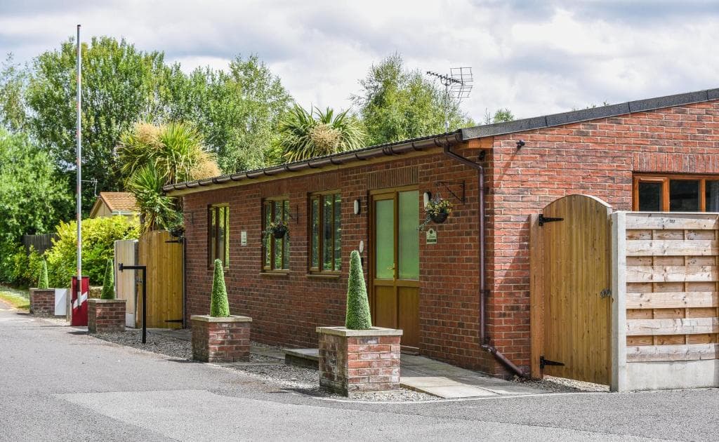 Blossom Cottage with Hot Tub Image 1