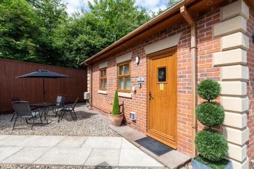 Oak Cottage with Hot Tub Image 3