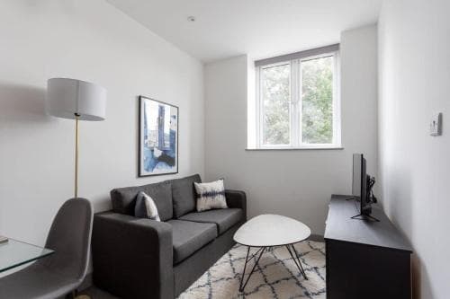 Lovely 1 Bedroom Apartment Leeds Image 2