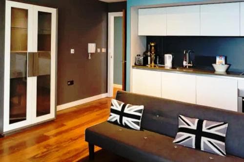 Luxury 2 Bed Apartment - Sheffield City Centre Image 3