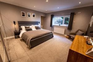 Luxury 4 Bedroom Home with Panoramic Views Image 2