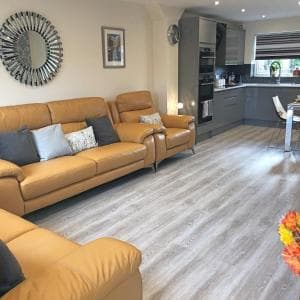 City Centre Town House - City Views & Free Parking Image 1