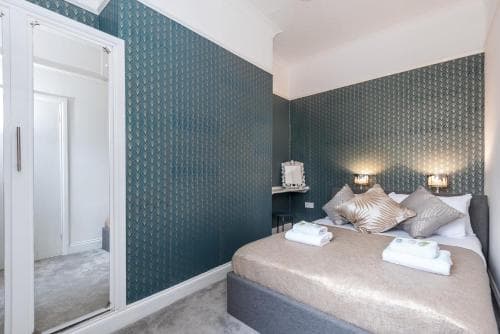 Pass the Keys Ground Floor Nunnery Renovated 1BR Flat with Lovely Garden Image 3