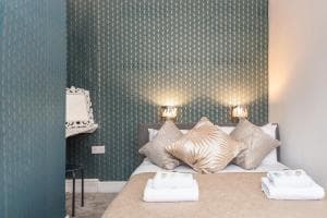 Pass the Keys Ground Floor Nunnery Renovated 1BR Flat with Lovely Garden Image 2