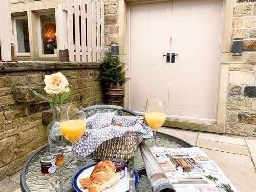 Stunning stone built charming cottage Image 3