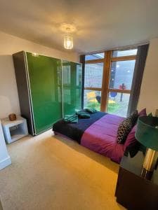 Modern and Central 1-Bedroom Apartment Image 2