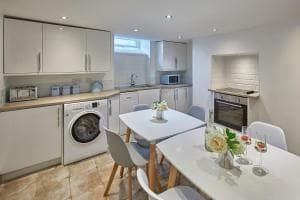 Host & Stay - Ocean Queen Cottage Image 2