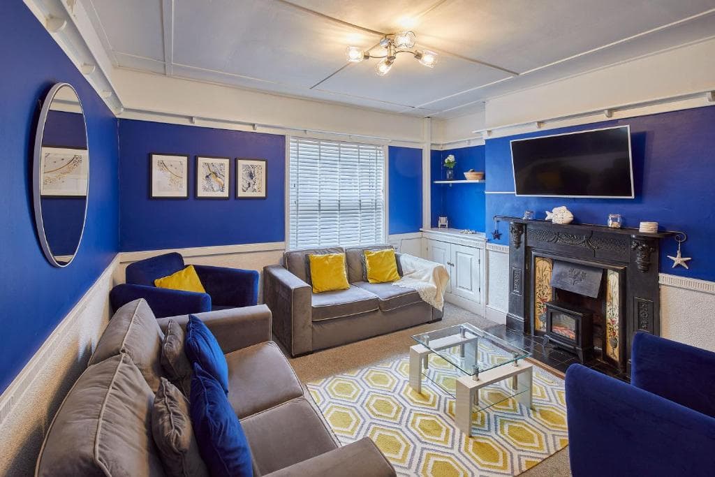 Host & Stay - Ocean Queen Cottage Image 1