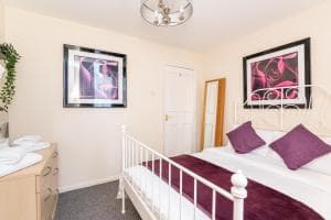 Pass the Keys Lovely Apt Minutes from the City Image 3