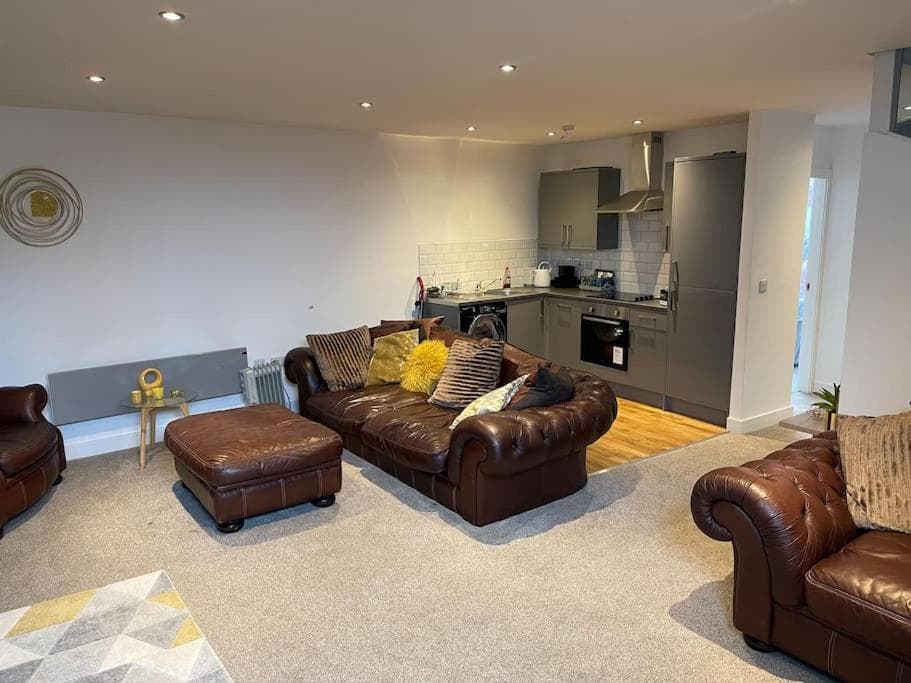 2 Bedroom Luxury Penthouse Apartment Image 2