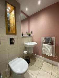 Beautiful OneBed Flat in the Heart of the City Image 2