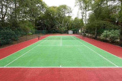 The Stables with Jacuzzi & tennis court Image 3