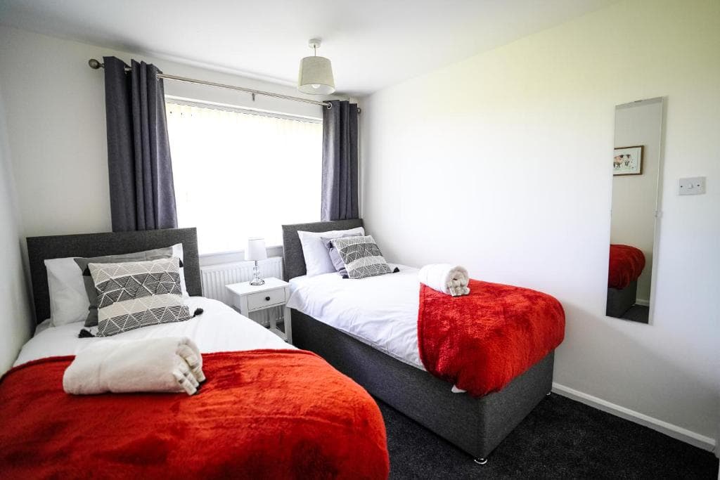 2 bedroom flat perfect for business or contractors Image 1