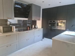 Stunning 3 Bedroom Dutch barn cottage with parking Image 2