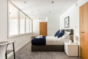 Modern 2 Bed Wharfside Apartment in Rotherham Image 2