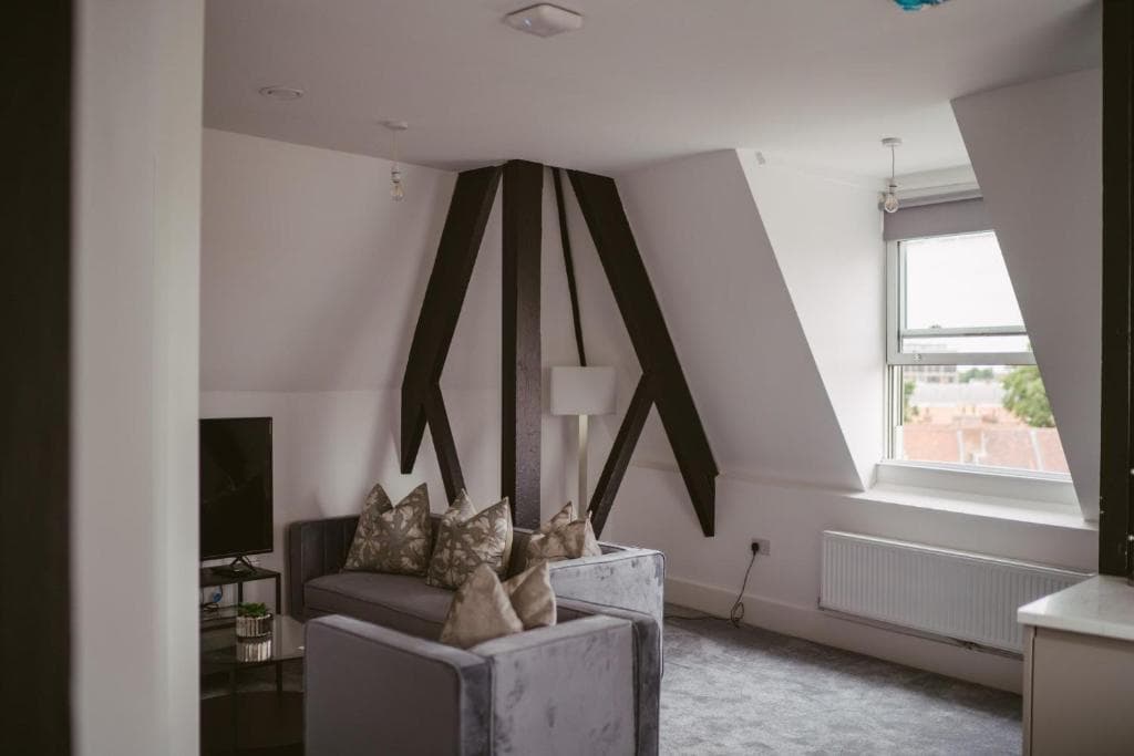 Apartment 11 Penthouse 2 bedrooms, sleeps 4 Image 2