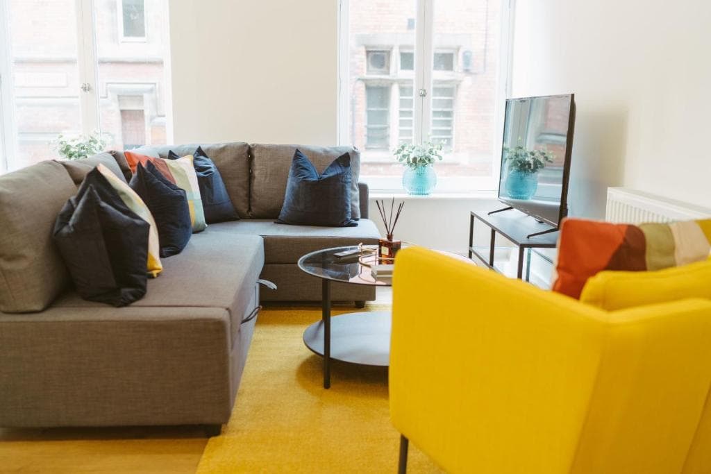 Apartment 1 2 bedrooms, sleeps x 6 Image 1