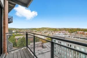 Stylish Central Sheffield Apartment - Parking Image 2