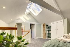 The Nook - A modern 2 bedroom loft with parking Image 2