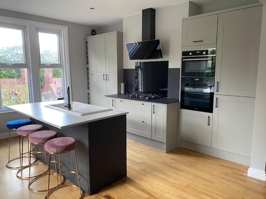 3 Bed Flat in Vibrant Sheffield Location Image 1