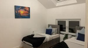 Inviting 2-Bed Apartment in Wakefield Charming Image 2