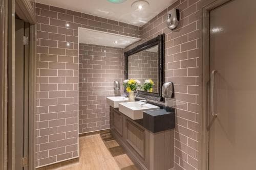 The George Inn Image 3