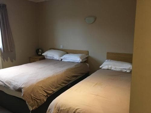 The Fitzwilliam Arms Hotel Image 3