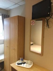 The Fitzwilliam Arms Hotel Image 2