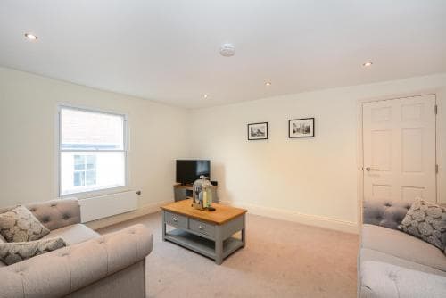 Minster's Keep- Stylish Apartment Near York Minster Image 3