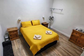 Accommodation at Deepcut Lodge Bed and Breakfast Self Service in farnborough airport