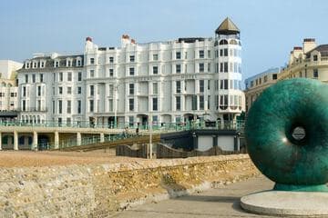 Accommodation at Queens Hotel in brighton city airport