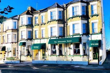 Accommodation at The Ilfracombe House Hotel - near Cliffs Pavilion in london southend airport
