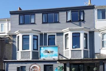 Accommodation at OYO Shore Surf Lodge in newquay airport