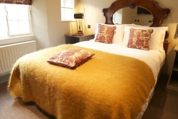 Accommodation at The Wheatsheaf Inn in cotswold airport