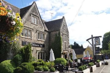 Accommodation at The Colesbourne Inn in gloucestershire airport