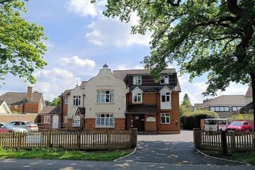 Accommodation at Gainsborough Lodge in redhill aerodrome