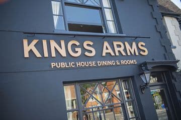 Accommodation at Kings Arms Hotel in london stansted airport