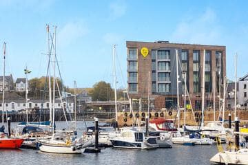 Accommodation at TΕ· Milford Waterfront in haverfordwest airport