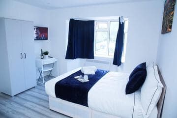 Accommodation at Apartment - Sleeps 2 & Free Parking in raf northolt