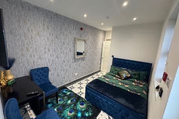 Accommodation at Gloucester - Apartment - Sleeps 2 - Parking - 97ws in gloucestershire airport