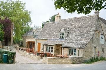 Accommodation at The Plough Bed and Breakfast in gloucestershire airport