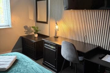 Accommodation at The Jacobean Hotel in coventry airport