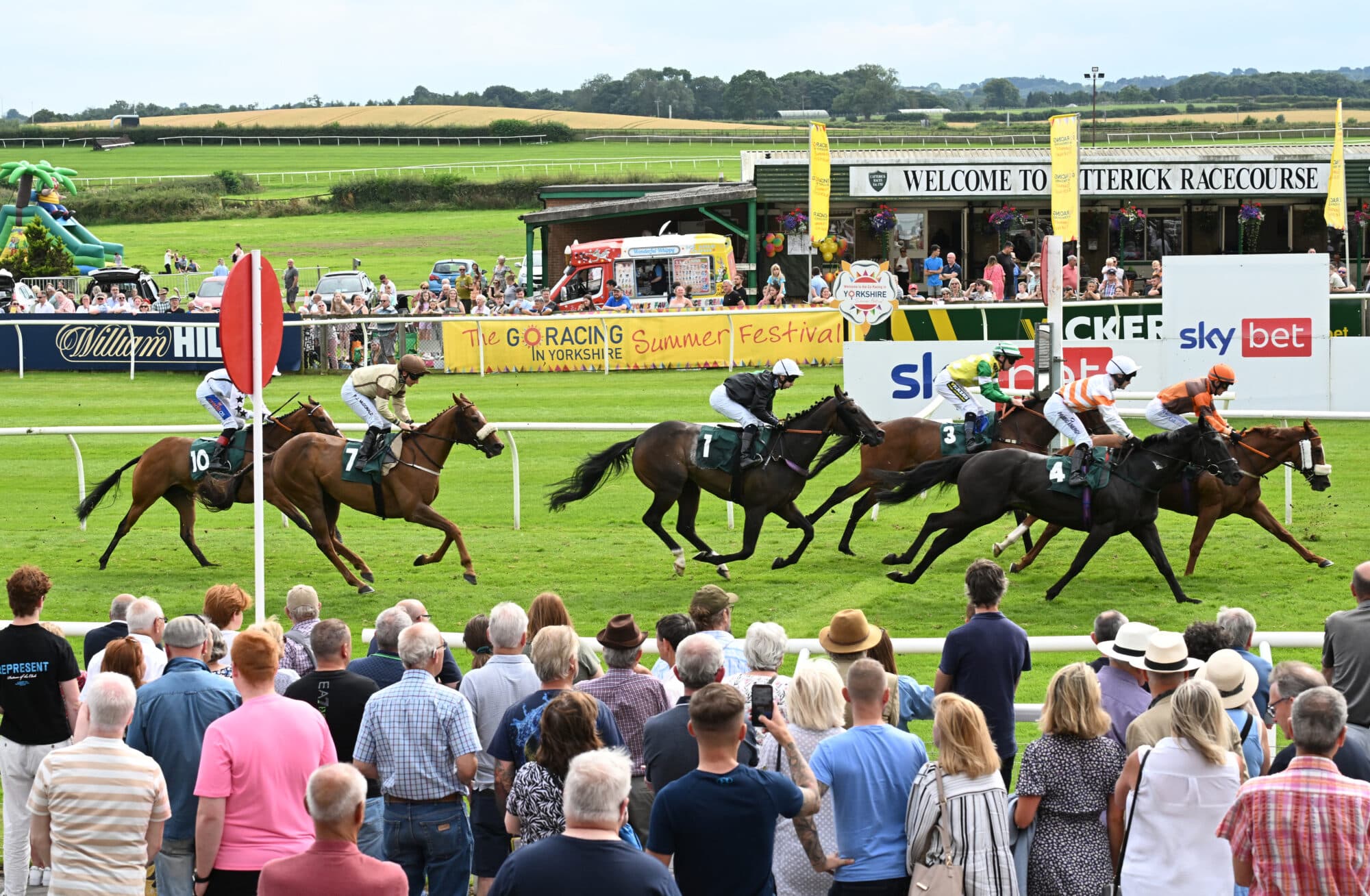 £5,000 Trainers’ Challenge Set to Heat Up Go Racing In Yorkshire’s Summer Festival