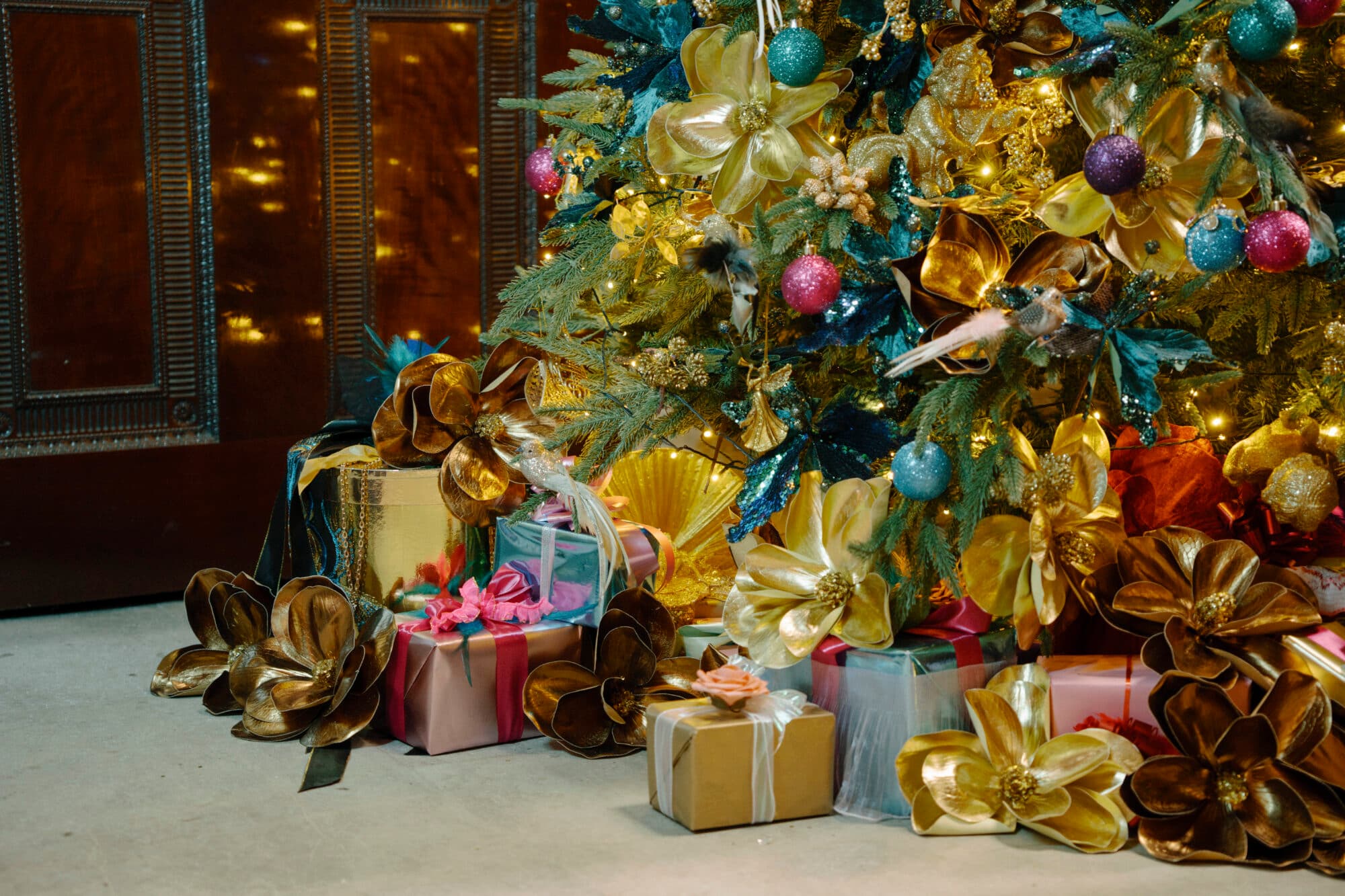 What Is Siobhan Murphy's Magical Christmas Event At Harewood House With Upcycled Decorations?