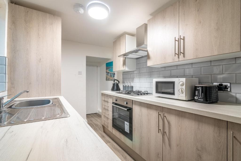 Accommodation at PLATFORM Avenues Apartment 1 in hull