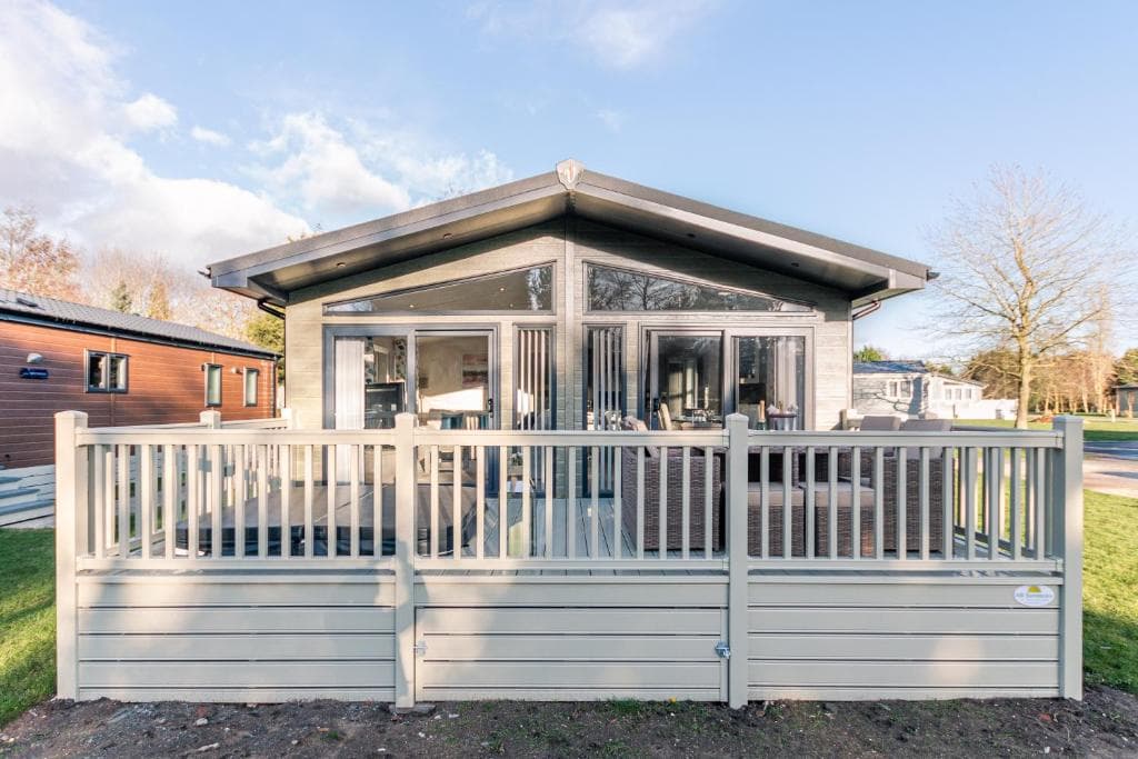 Accommodation at Woodland Jewel Lodge with Hot Tub in allerthorpe